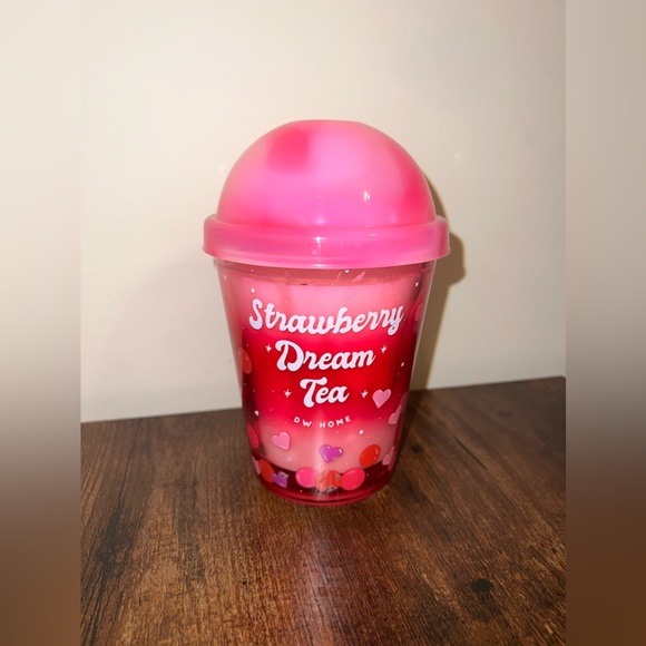 Strawberry Dream Tea Candle NWT - Picture 2 of 4